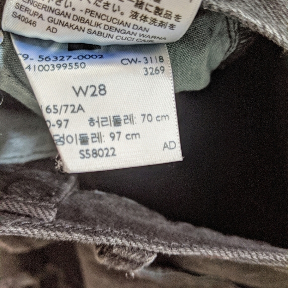 Black Levi Distressed HR Jean Shorts - Picture 6 of 6